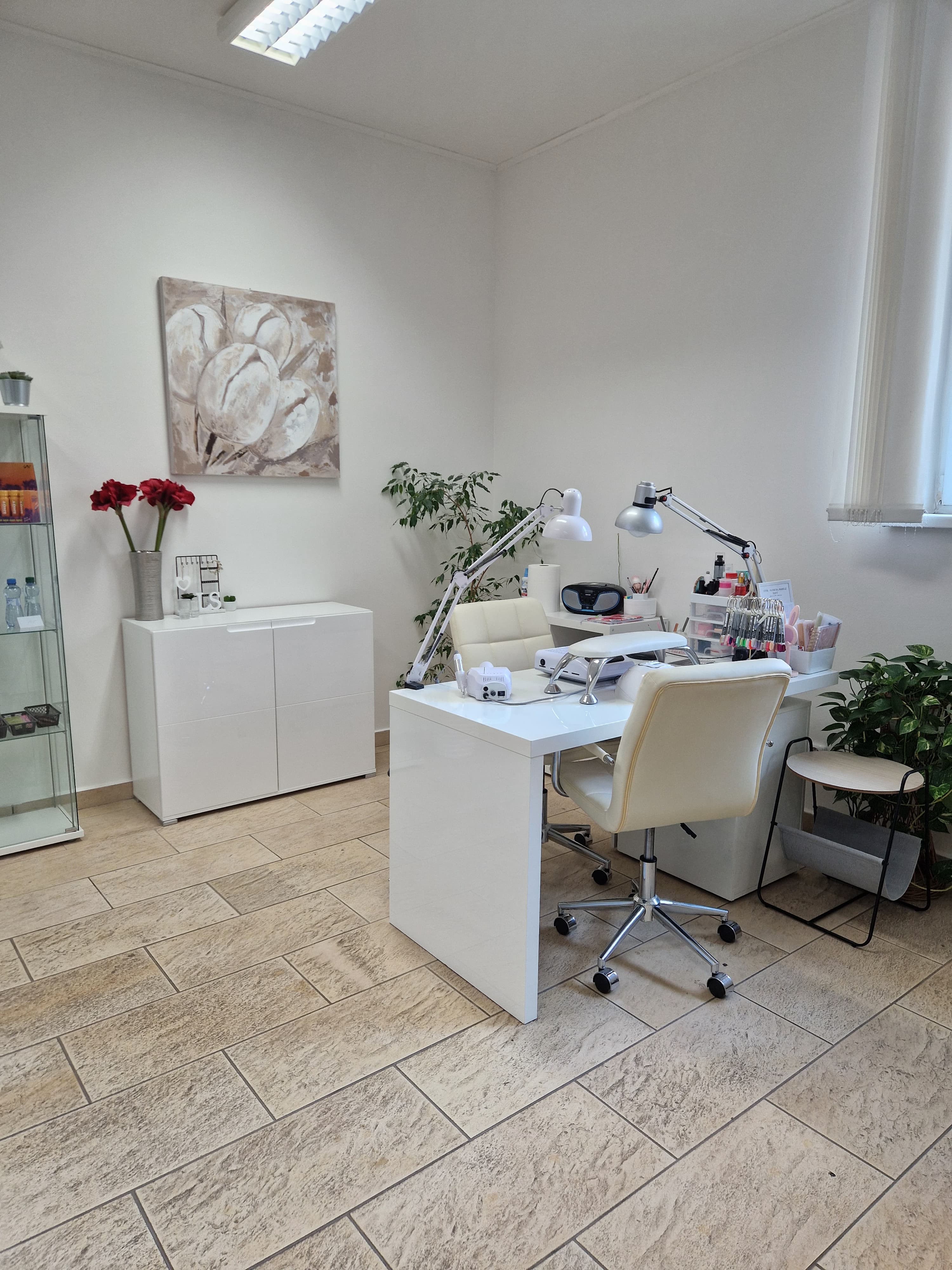 Manikúra stůl Luba Savčin